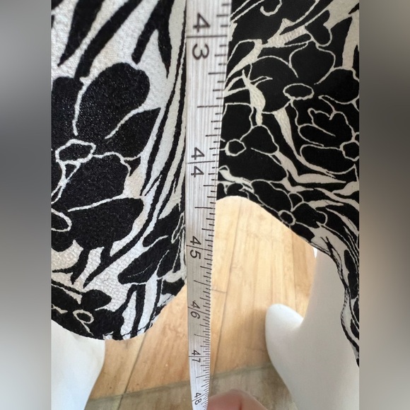 Arket  Kaftan Maxi Dress V-neck Size EU 38 US 8 Floral Black White Short Sleeve - Picture 7 of 10